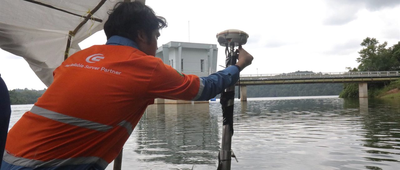 Georama surveyor collecting hydrographic data with GNSS equipment
